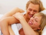 دراسة نمساوية تحذر: النوم بجوار زوجتك يصيبك بالغباء!
